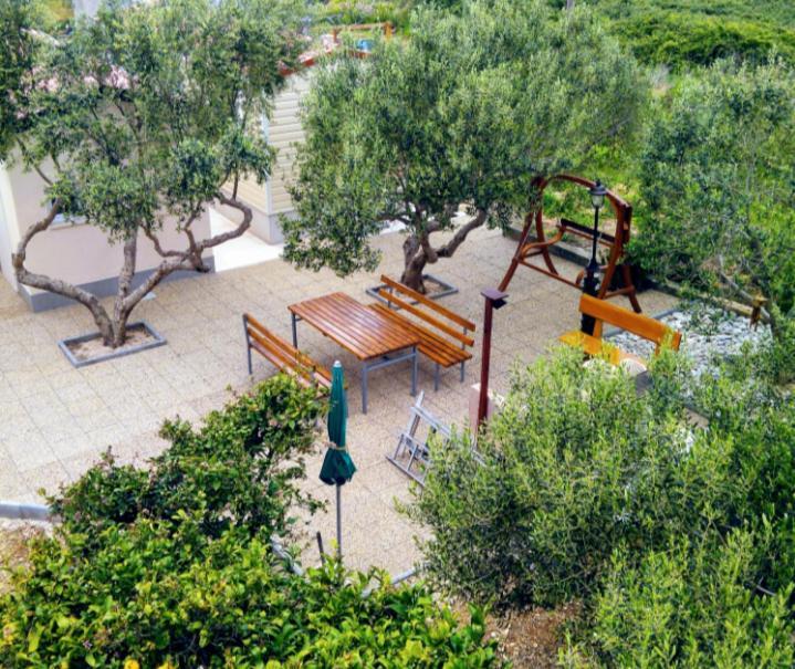Manora Sucuraj 2 Bedroom Apartment Екстериор снимка