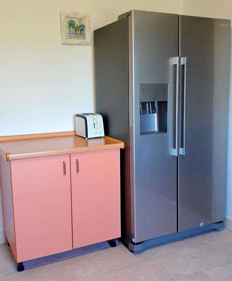 Manora Sucuraj 2 Bedroom Apartment Екстериор снимка
