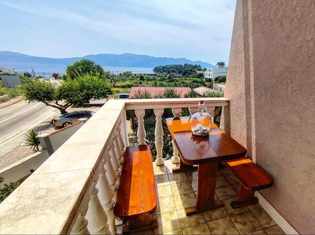 Manora Sucuraj 2 Bedroom Apartment Екстериор снимка