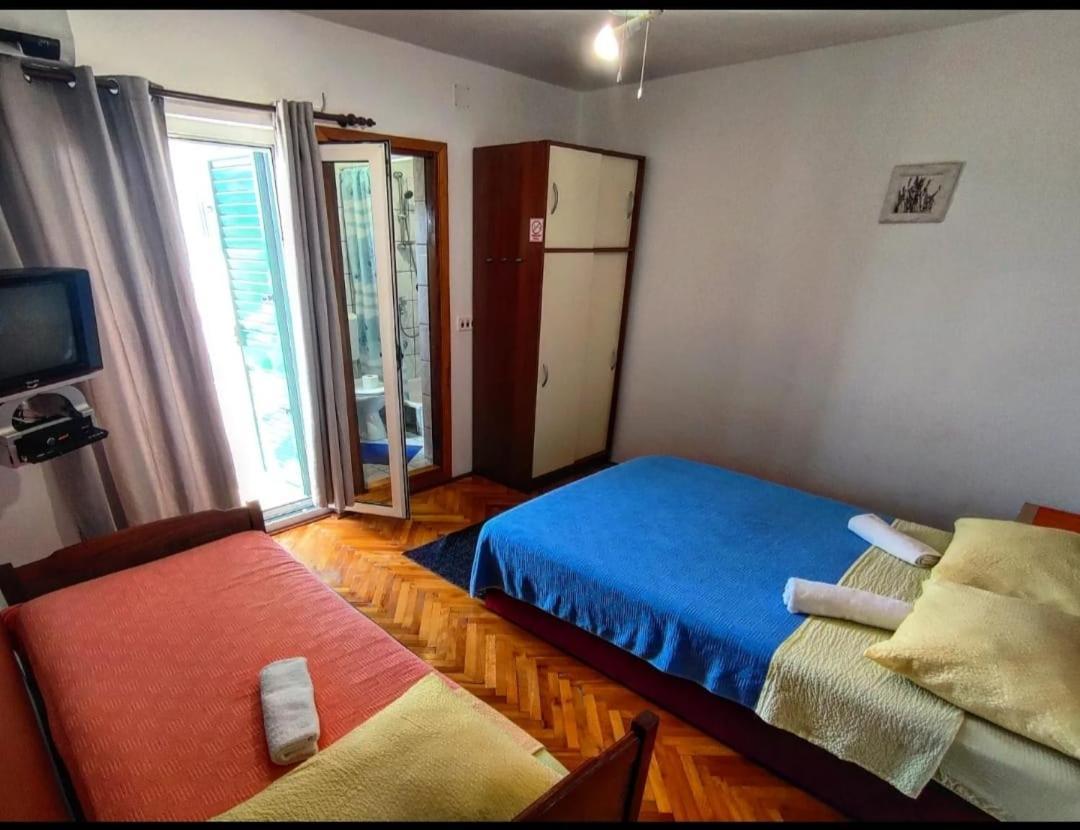 Manora Sucuraj 2 Bedroom Apartment Екстериор снимка