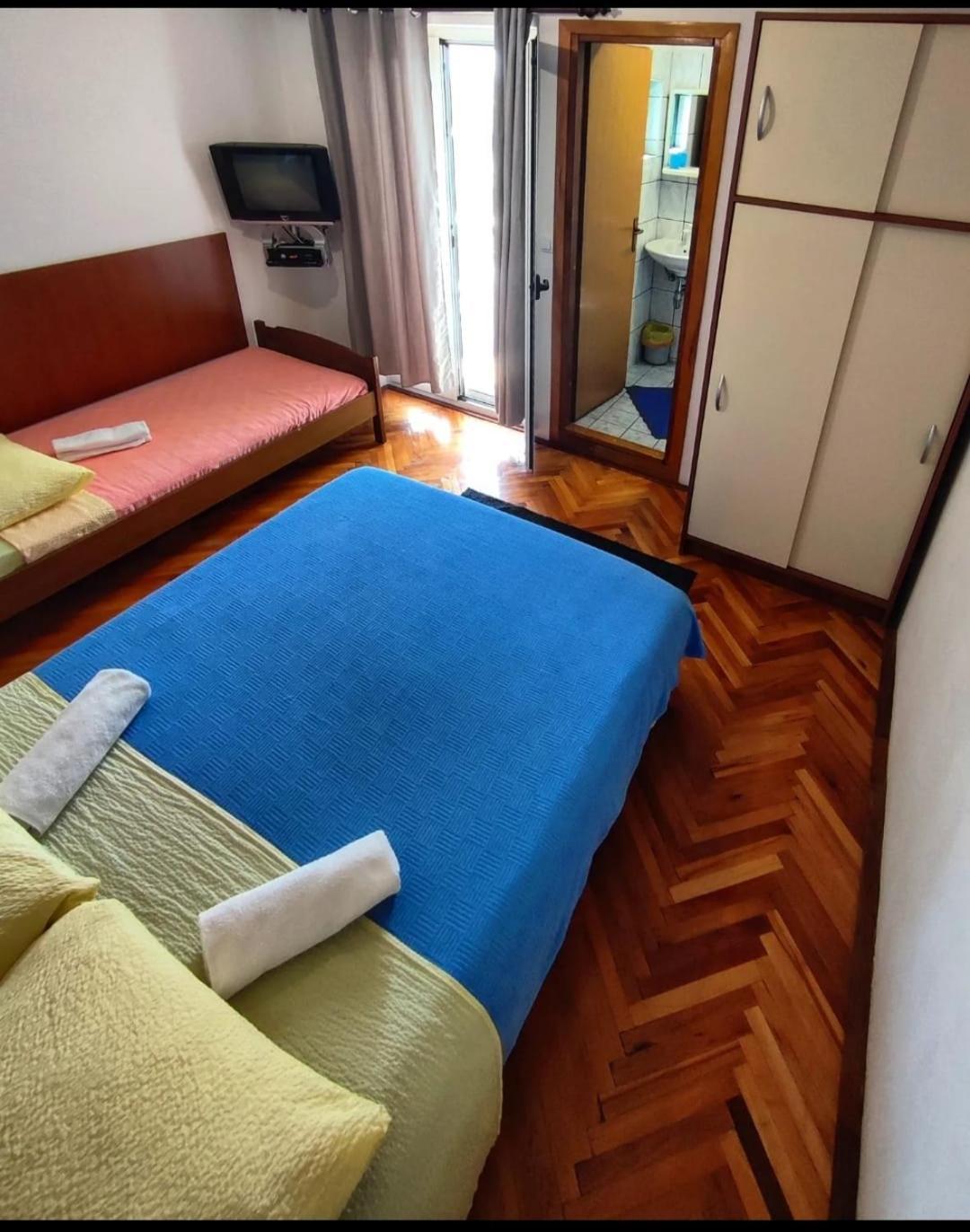 Manora Sucuraj 2 Bedroom Apartment Екстериор снимка