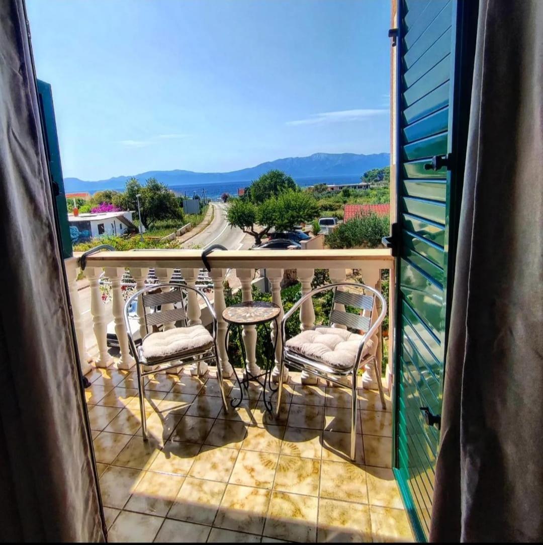 Manora Sucuraj 2 Bedroom Apartment Екстериор снимка
