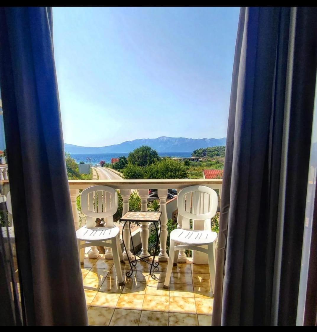 Manora Sucuraj 2 Bedroom Apartment Екстериор снимка