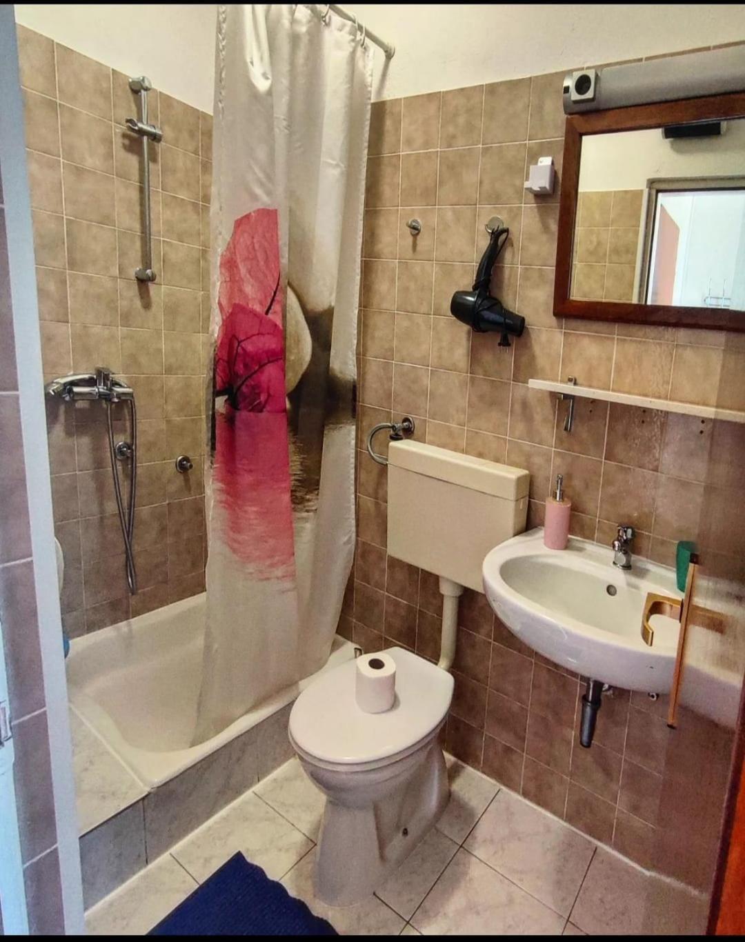 Manora Sucuraj 2 Bedroom Apartment Екстериор снимка