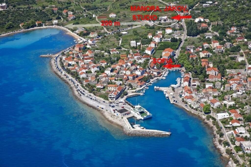 Manora Sucuraj 2 Bedroom Apartment Екстериор снимка