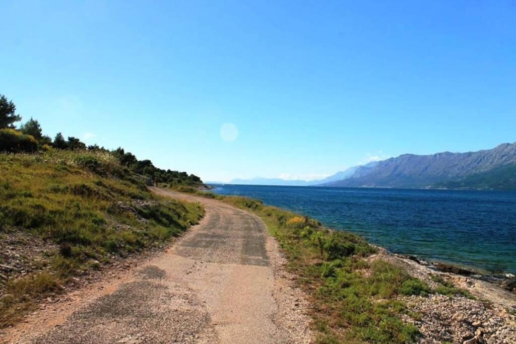 Manora Sucuraj 2 Bedroom Apartment Екстериор снимка